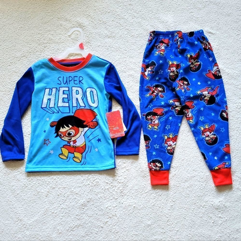 NWT Ryan's World Boys Super Hero Long Sleeve 2-piece Pajama set, size XS 4/5